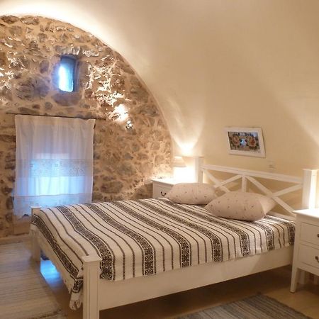 Apartmán To Petradi Avgonima Pokoj fotografie