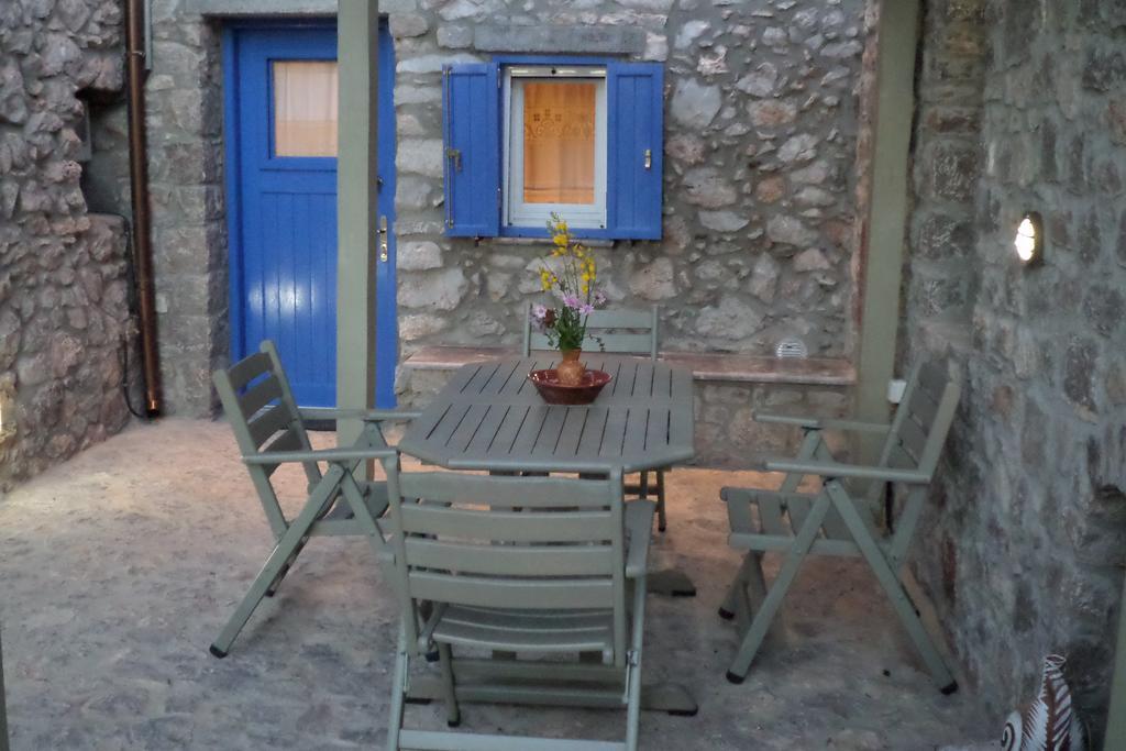 Apartmán To Petradi Avgonima Exteriér fotografie